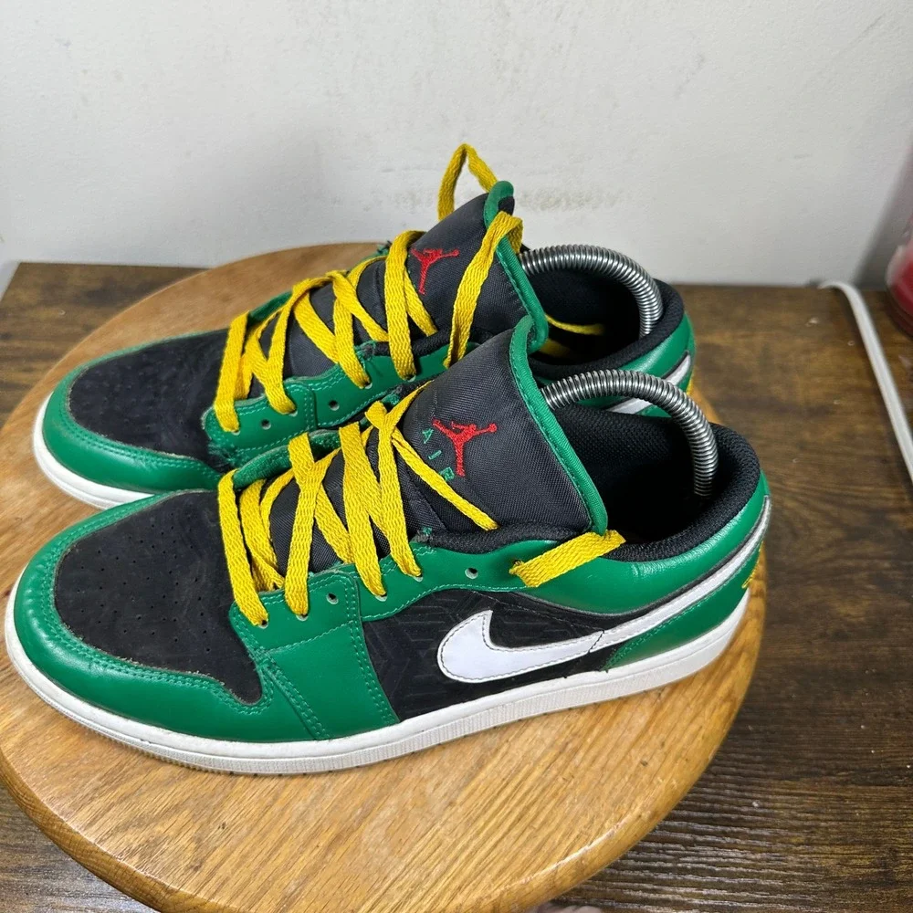 Jordan 1 Low SE Christmas Holiday Special DQ8422-300 Mens Size 9.5 Sneakers